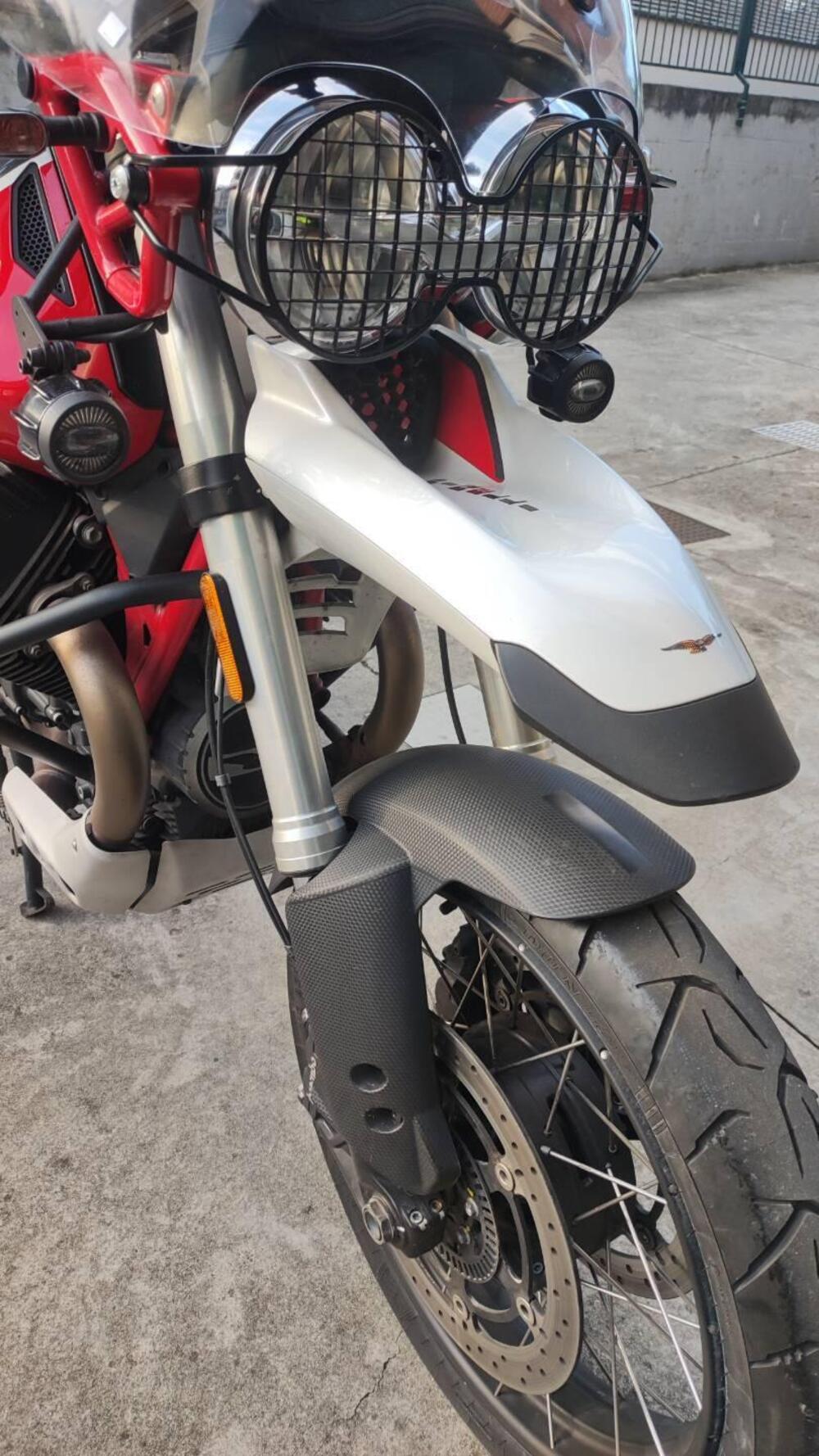 Moto Guzzi V85 TT Evocative Graphics (2019 - 20) (2)