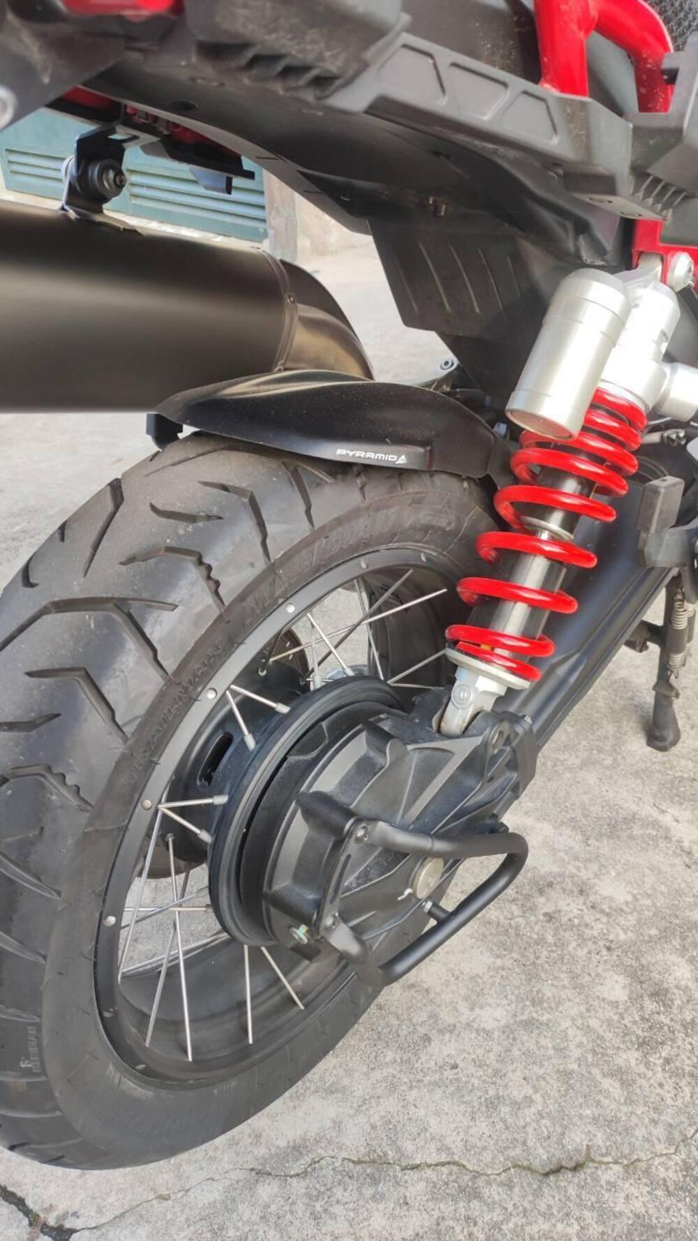 Moto Guzzi V85 TT Evocative Graphics (2019 - 20) (3)