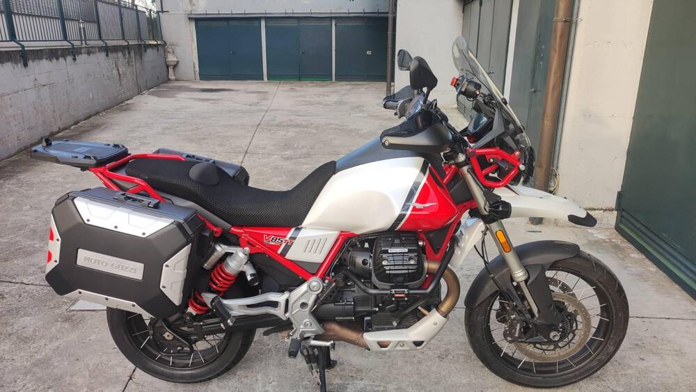 Moto Guzzi V85 TT Evocative Graphics (2019 - 20) (6)