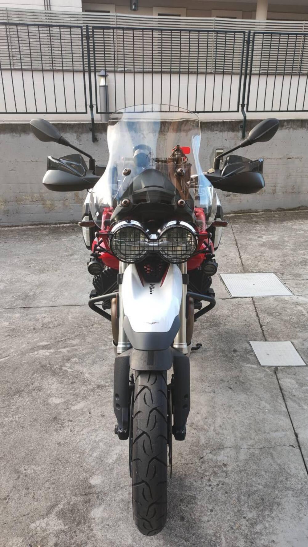 Moto Guzzi V85 TT Evocative Graphics (2019 - 20) (7)