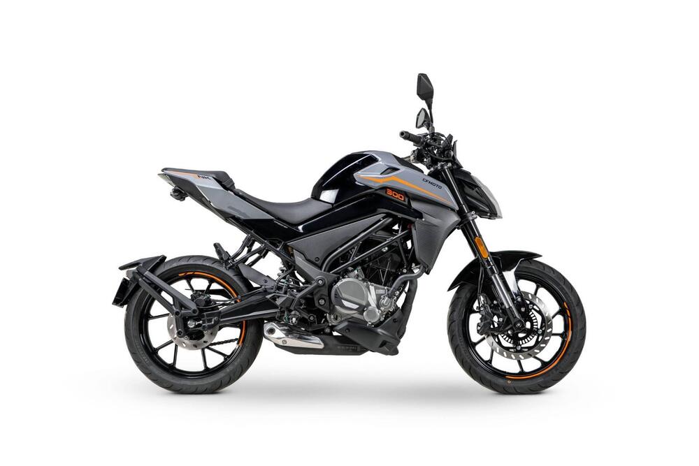 CFMOTO 300NK (2021 - 26) (2)
