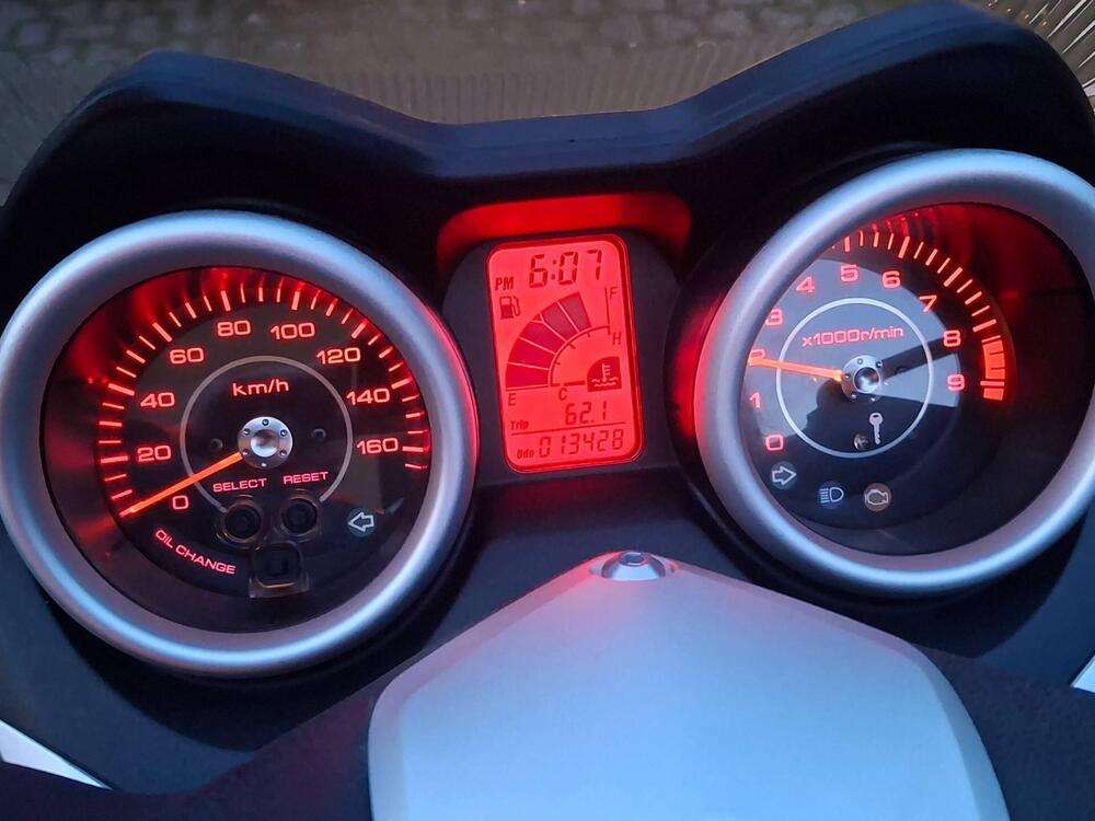 Yamaha X-Max 250 (2010 - 13) (8)