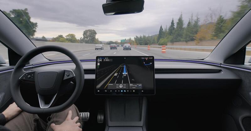 Tesla in stile Netflix? Guida autonoma solo in abbonamento dal 14 febbraio