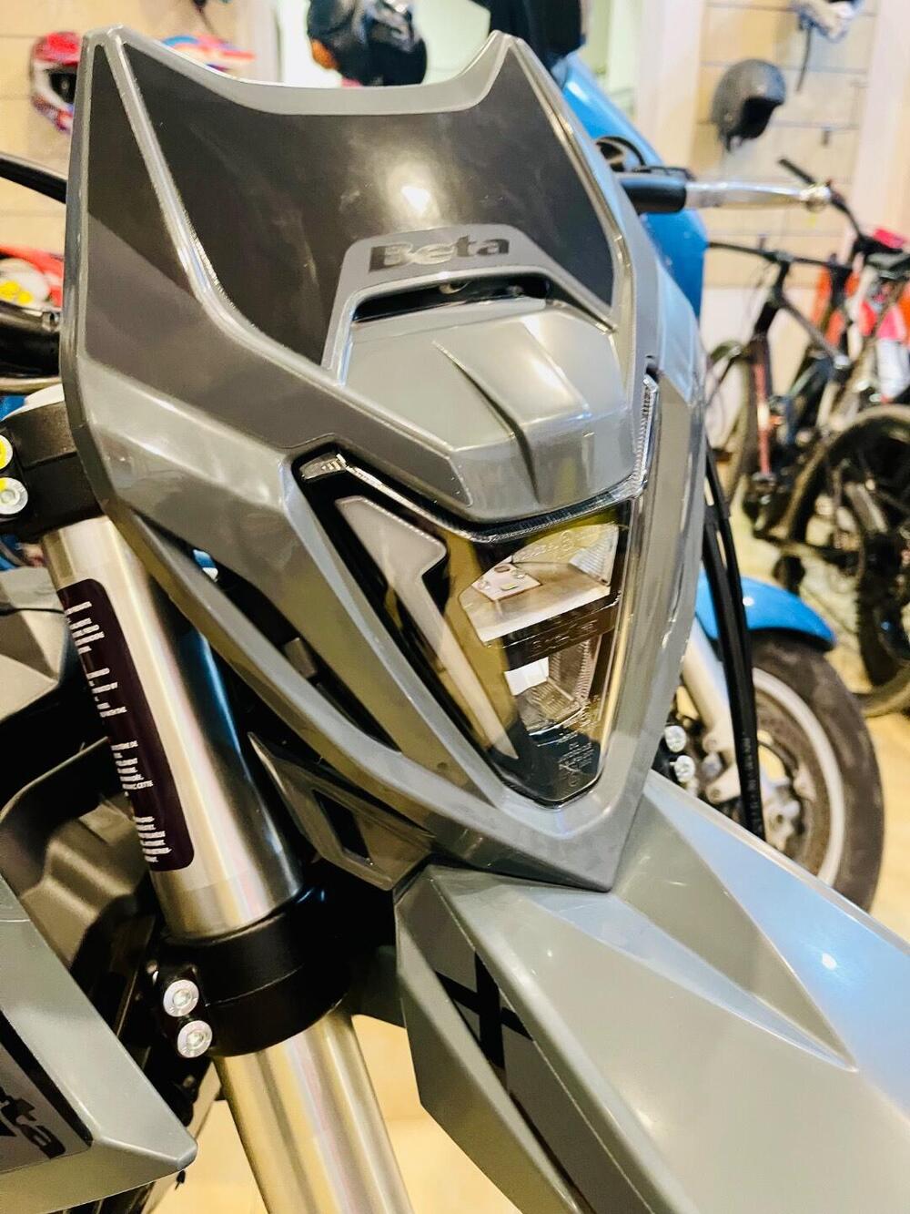 Betamotor RR 125 4T Motard T - X Special Edition (2025 - 26) (2)