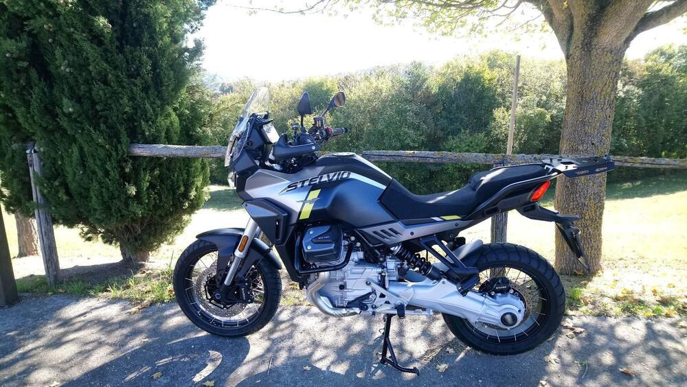 Moto Guzzi Stelvio (2024 - 26) (3)