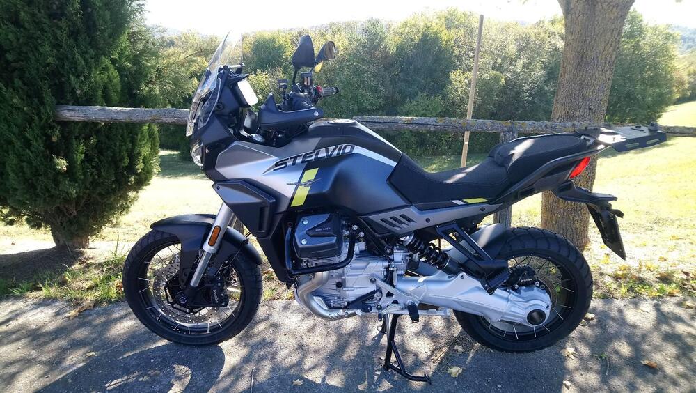 Moto Guzzi Stelvio (2024 - 26) (4)