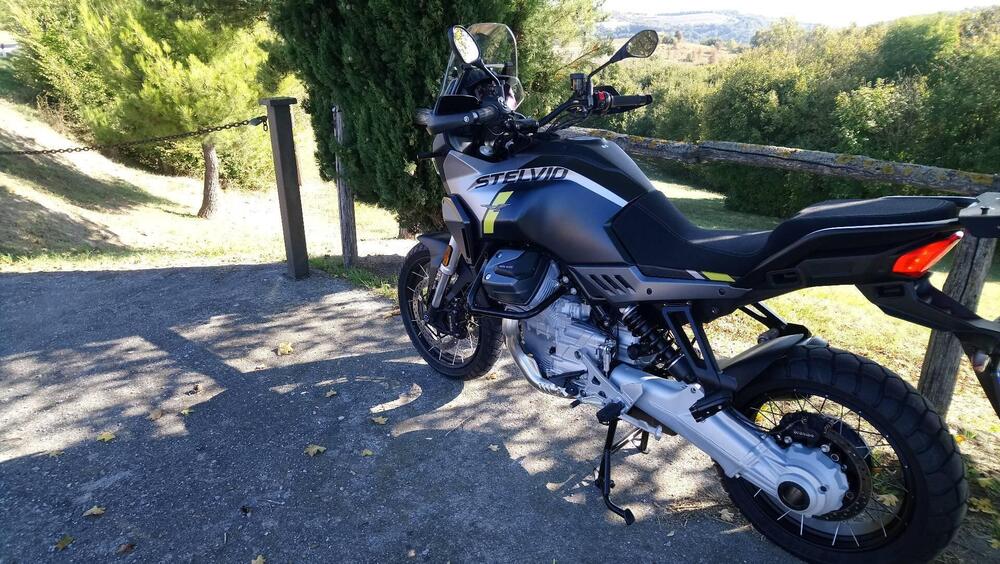Moto Guzzi Stelvio (2024 - 26) (5)