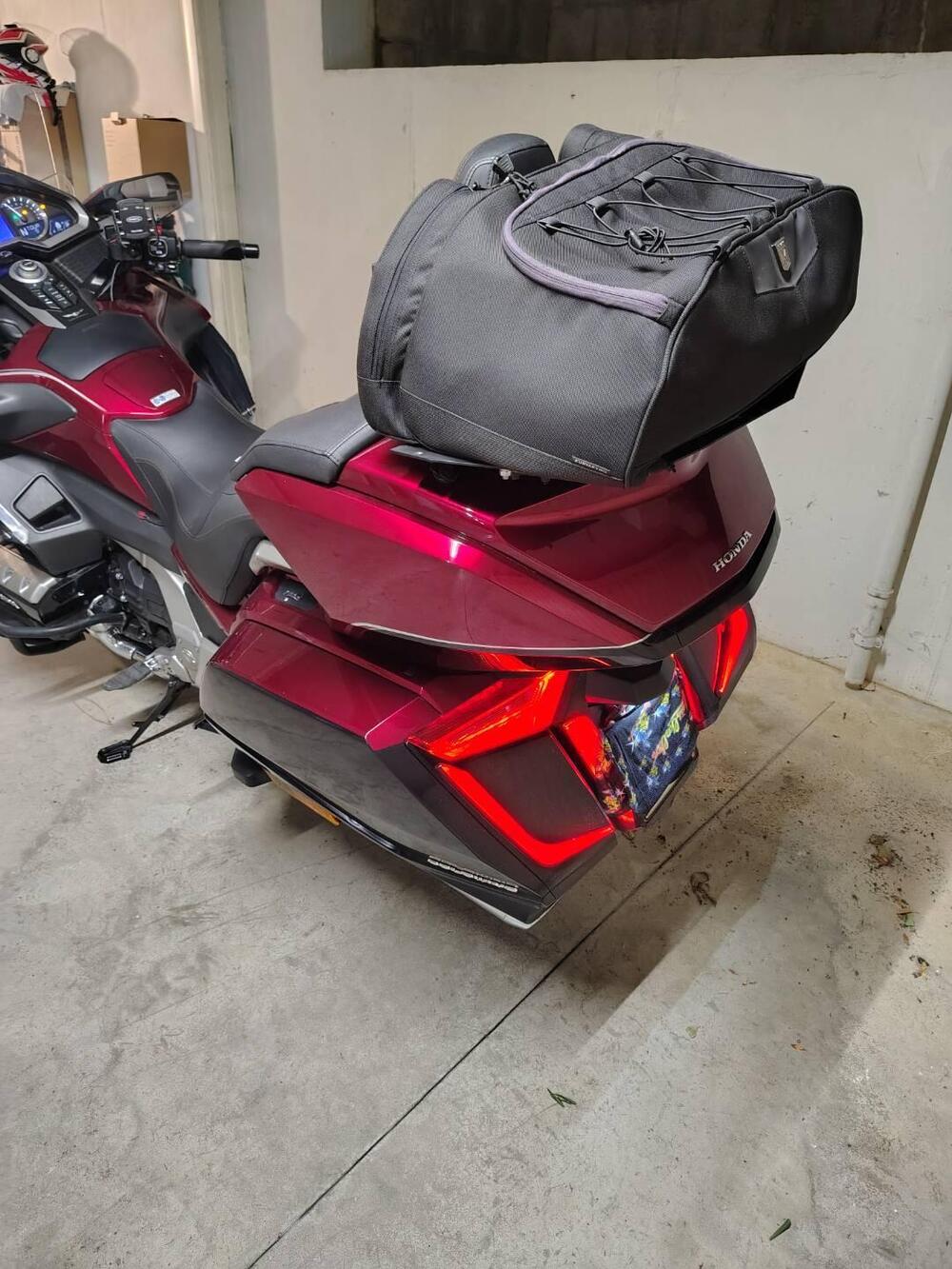 Honda GL 1800 Gold Wing Tour DTC (2018 - 20) (2)