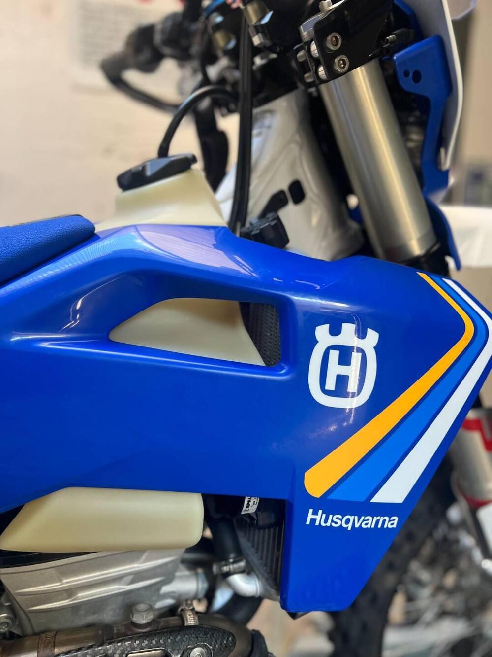 Husqvarna FE 350 Heritage (2025) (8)