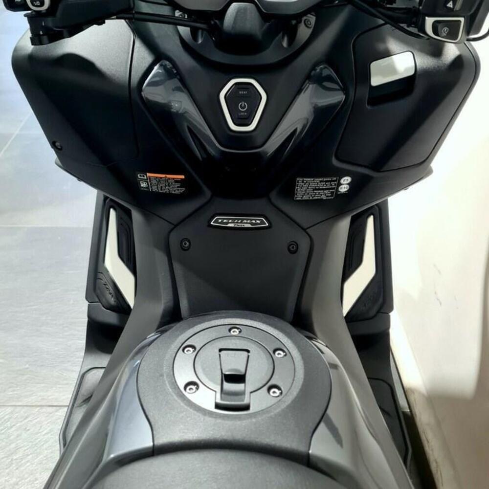 Yamaha T-Max 560 Tech Max (2022 - 24) (6)