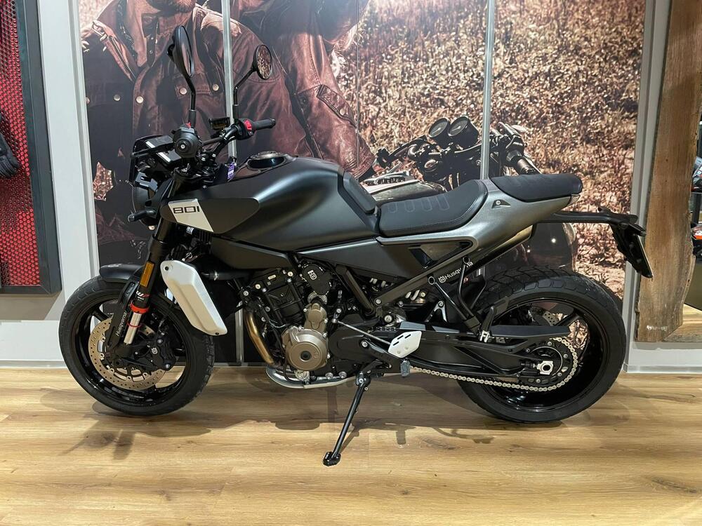 Husqvarna Svartpilen 801 (2024 - 26)