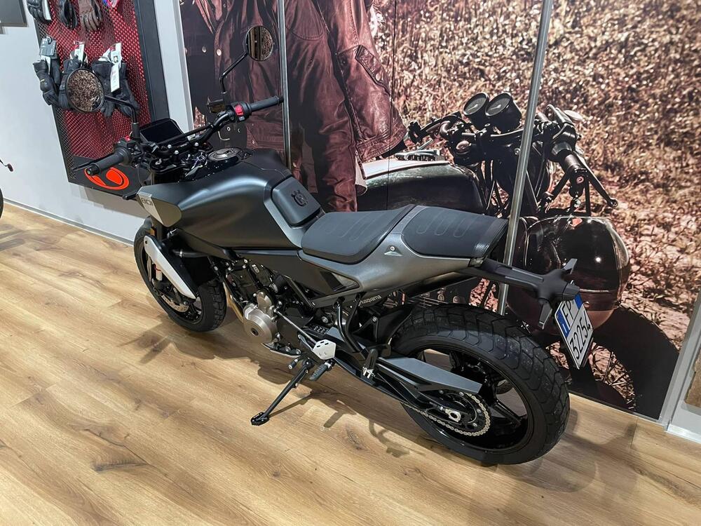 Husqvarna Svartpilen 801 (2024 - 26) (5)