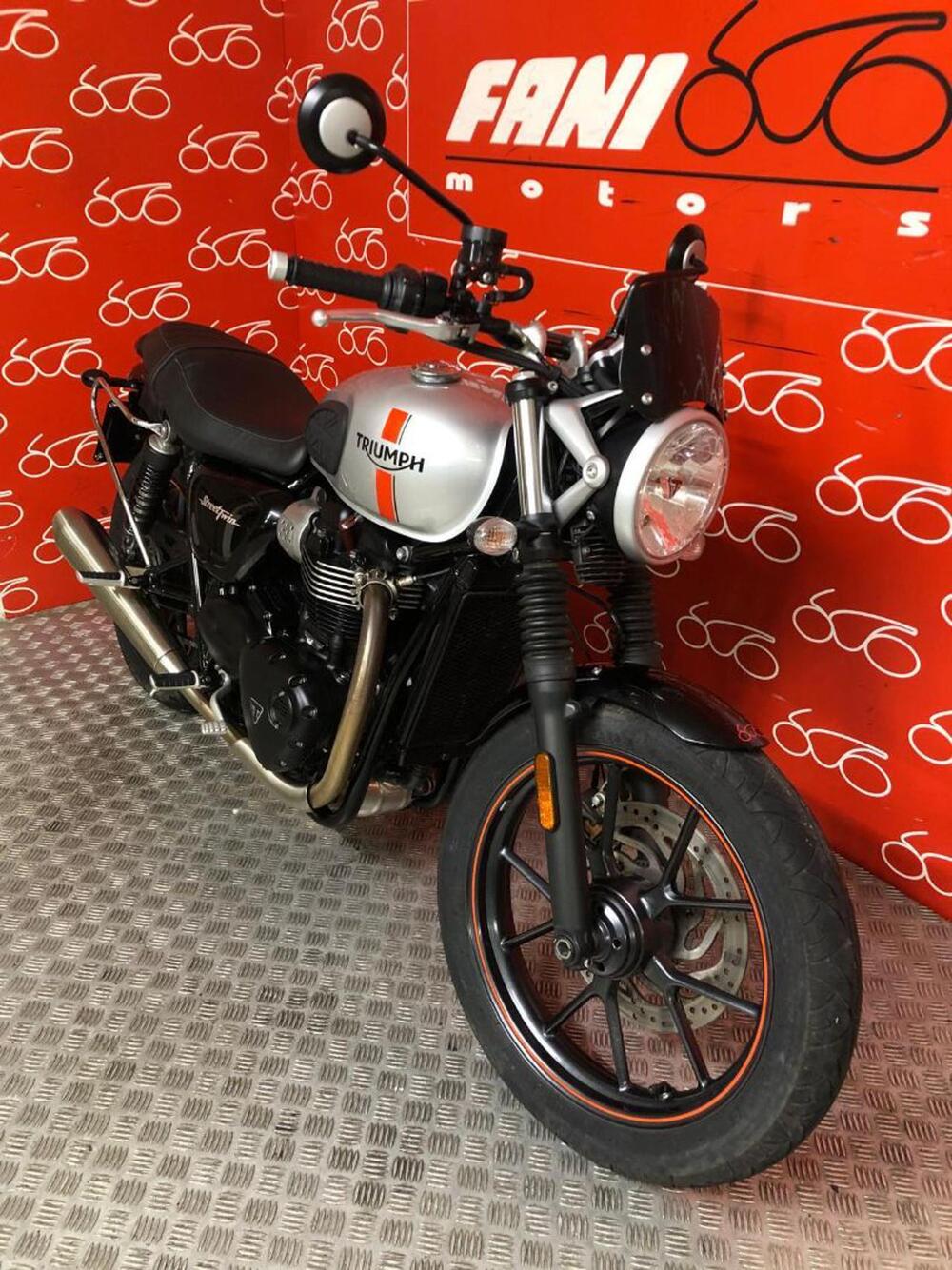 Triumph Street Twin 900 (2016) (2)