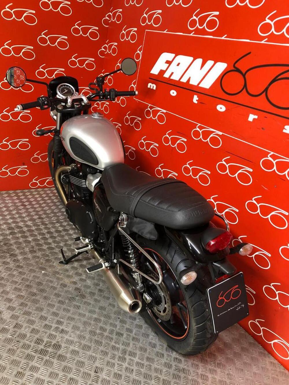 Triumph Street Twin 900 (2016) (4)