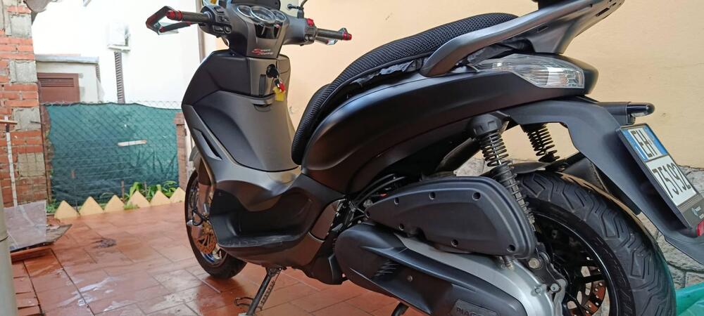 Piaggio Beverly 350 SportTouring ie ABS (2011 - 17) (2)