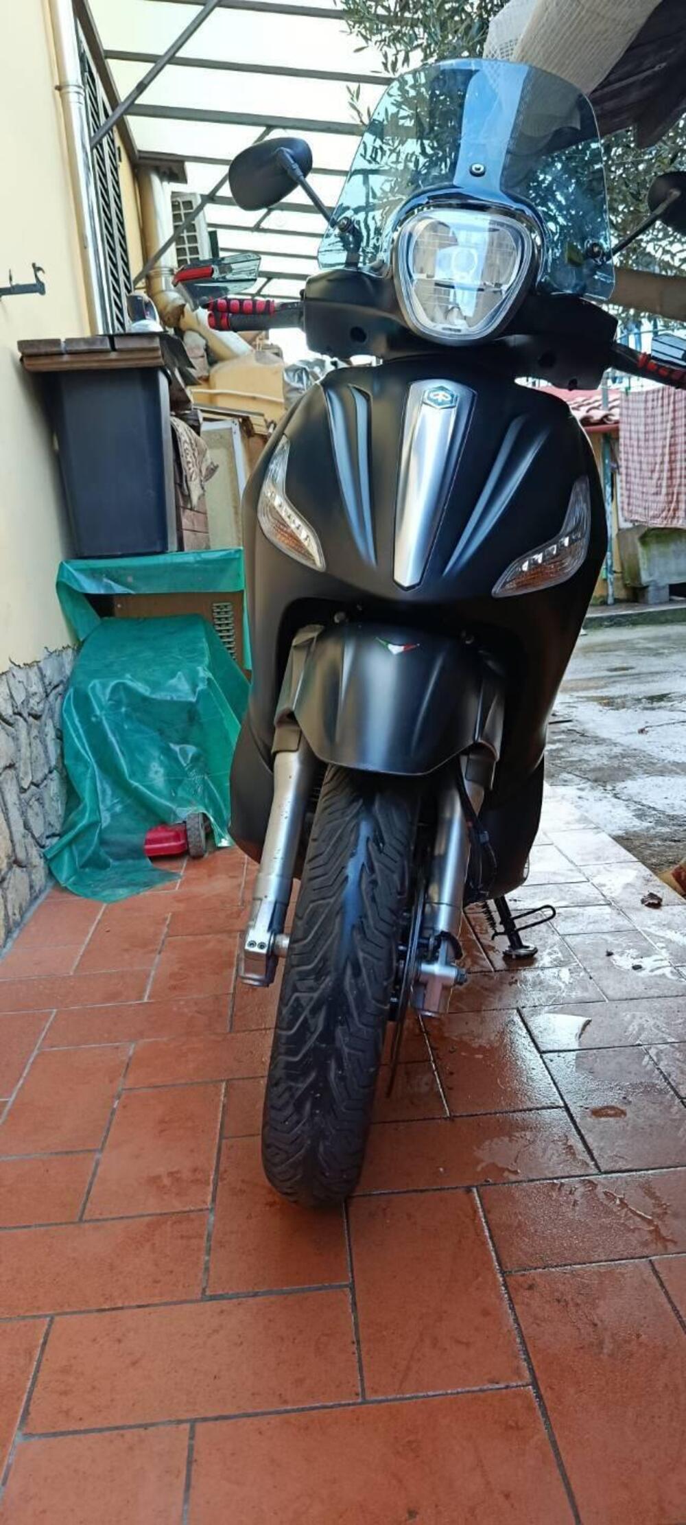 Piaggio Beverly 350 SportTouring ie ABS (2011 - 17) (9)