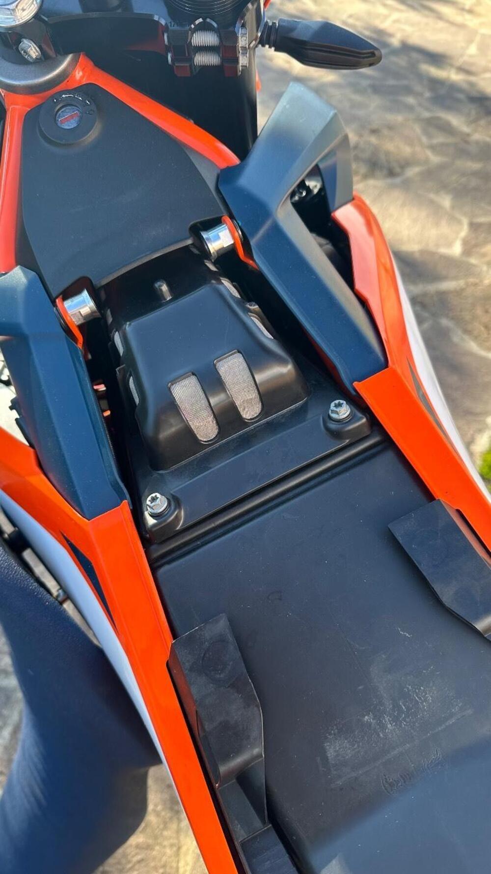 KTM 690 SMC R (2023 - 25) (6)