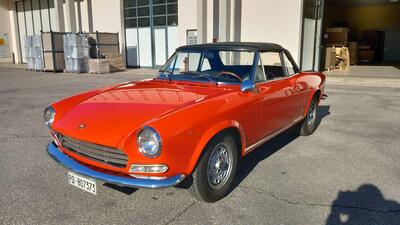 Fiat 124 sport spider d'epoca del 1969 a Viadana