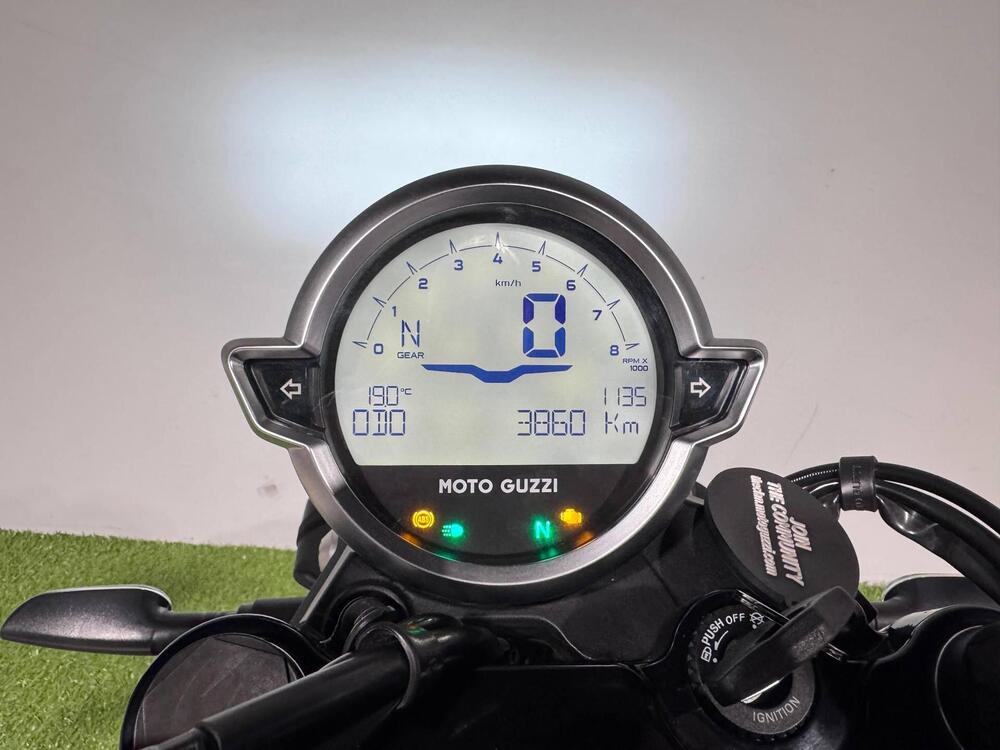 Moto Guzzi V7 Stone (2025 - 26) (8)