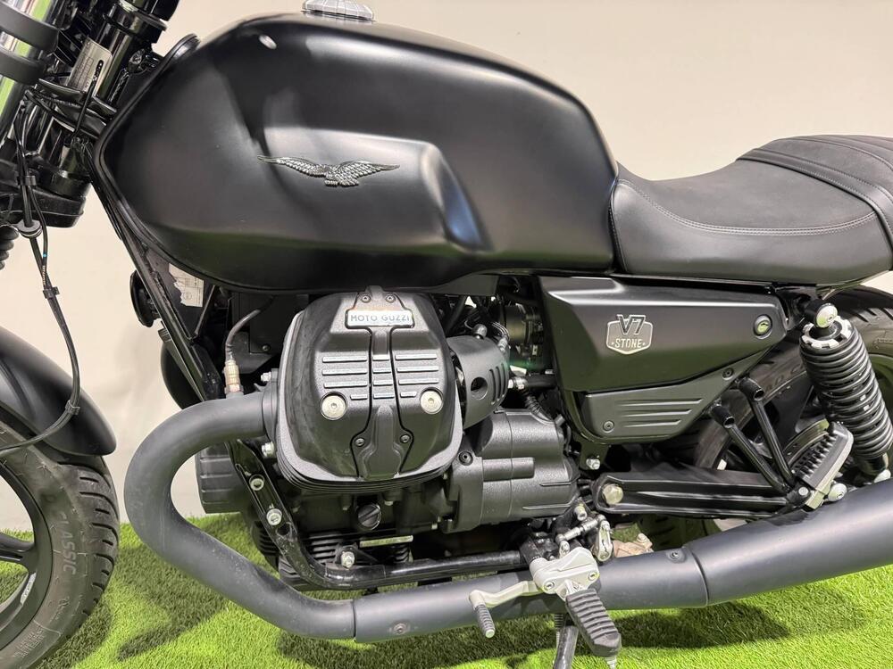 Moto Guzzi V7 Stone (2025 - 26) (5)