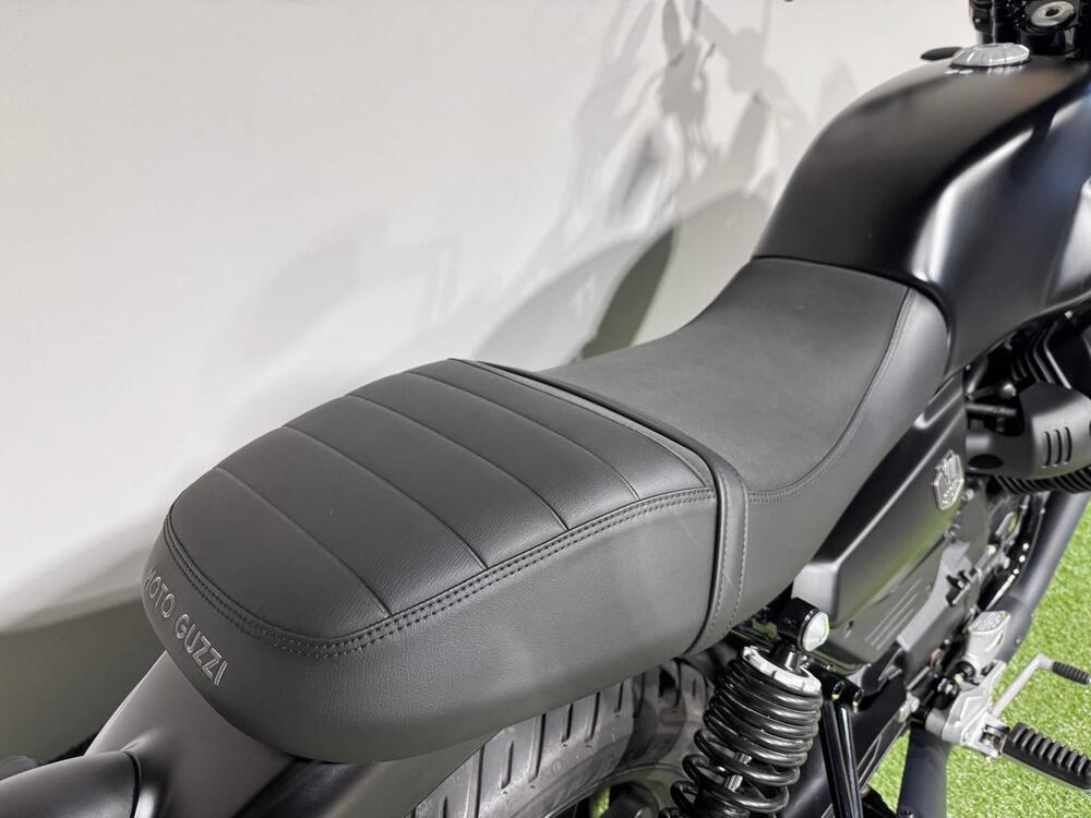 Moto Guzzi V7 Stone (2025 - 26) (6)