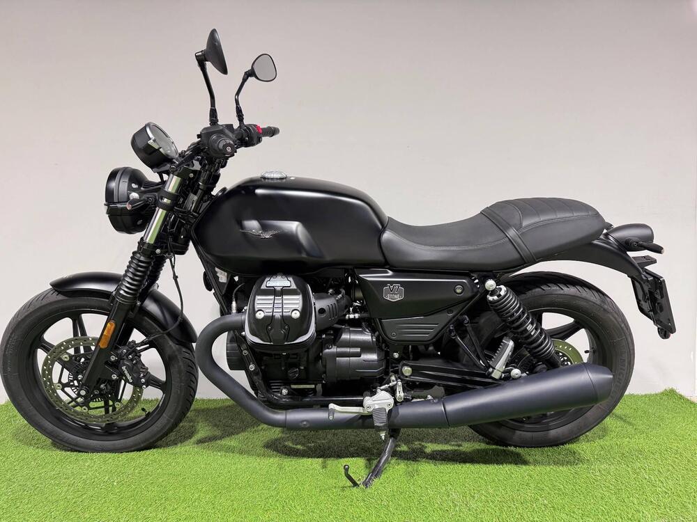Moto Guzzi V7 Stone (2025 - 26) (3)