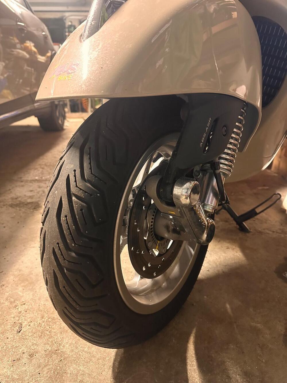 Vespa GTS 300 (2023 - 24) (5)