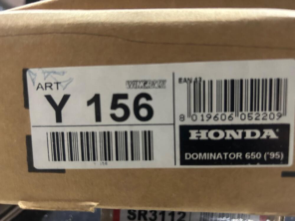 Attacchi per borse laterali per Dominator 650 del Givi (2)