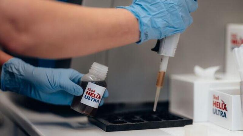 F1 2026, il carburante &ldquo;verde&rdquo; costa fino a 250 euro al litro: qualcosa non torna e i fornitori chiedono una proroga alla FIA