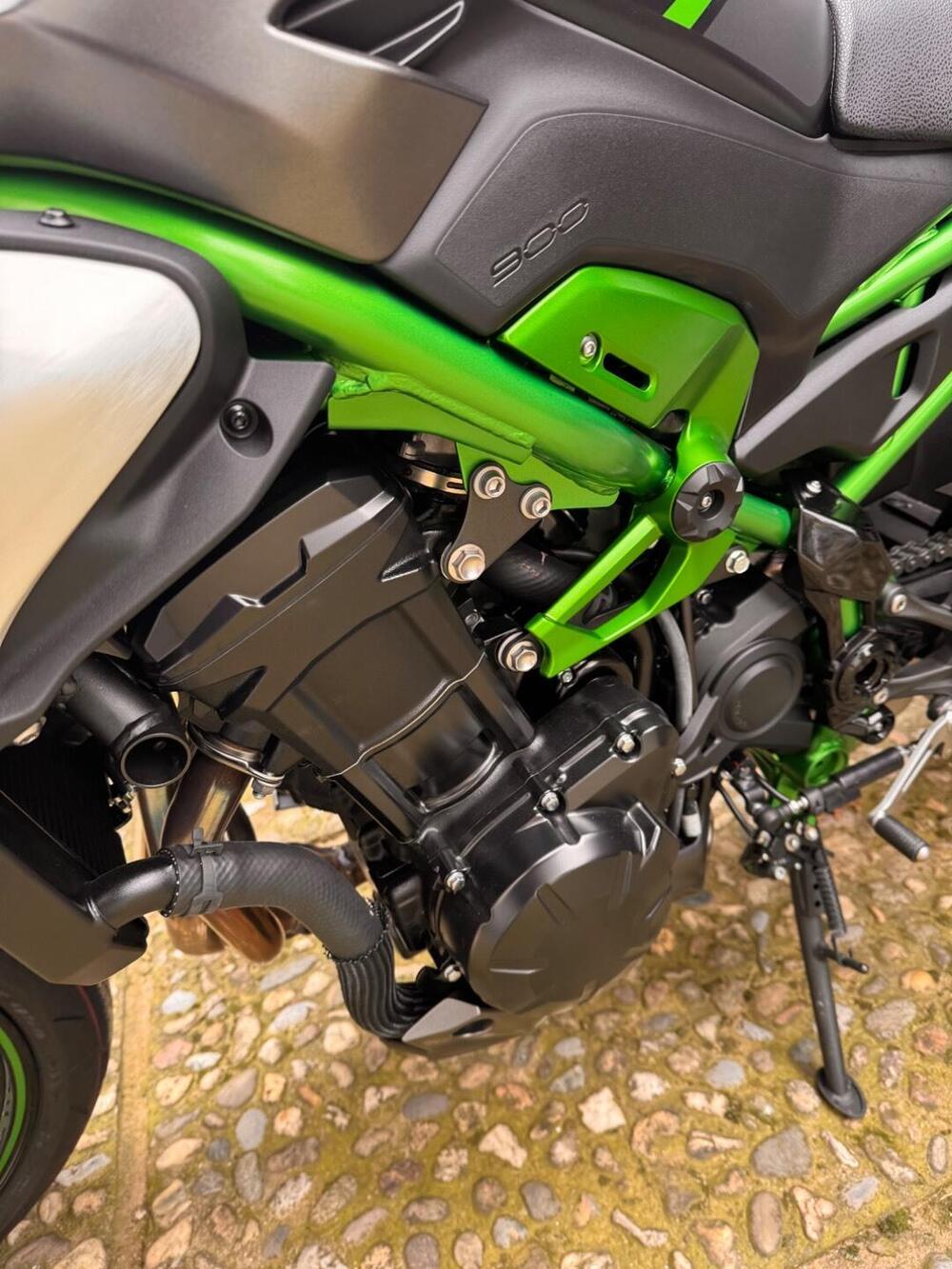 Kawasaki Z 900 (2025 - 26) (8)