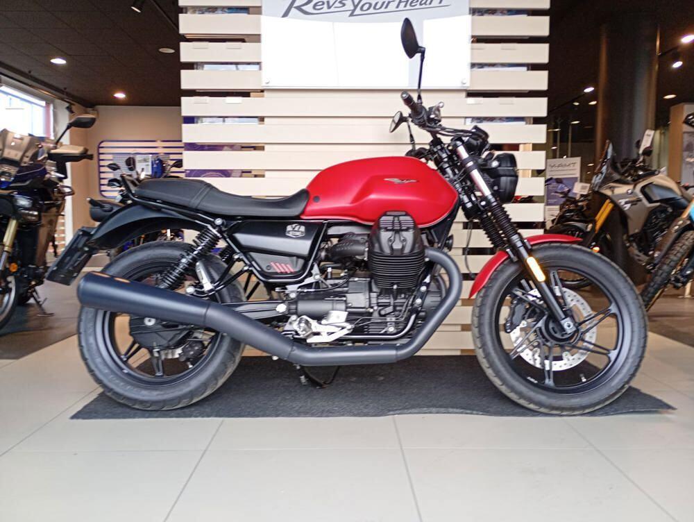 Moto Guzzi V7 Stone (2021 - 24)