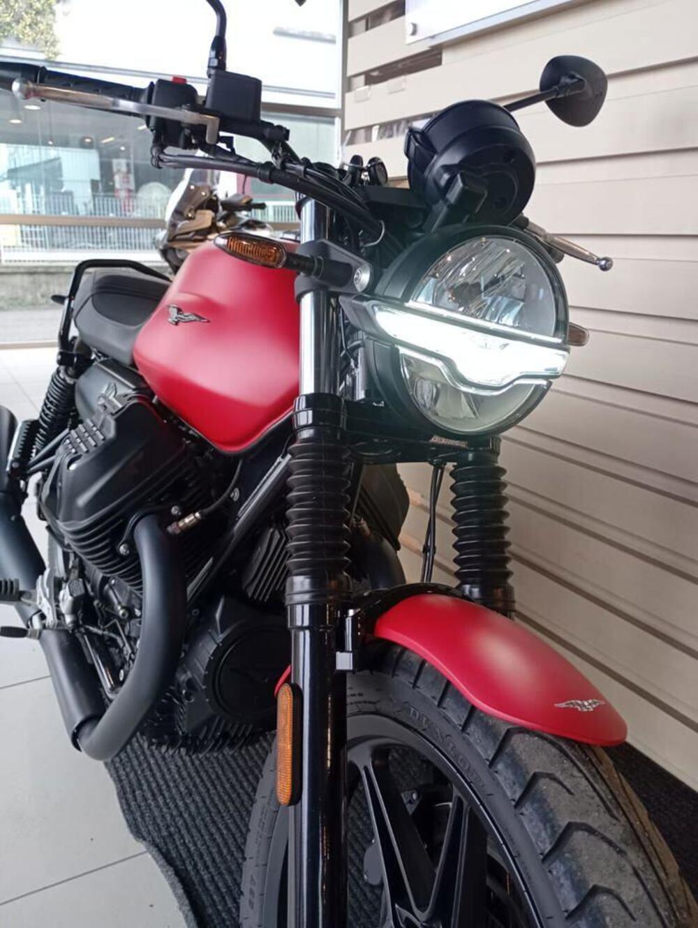 Moto Guzzi V7 Stone (2021 - 24) (7)
