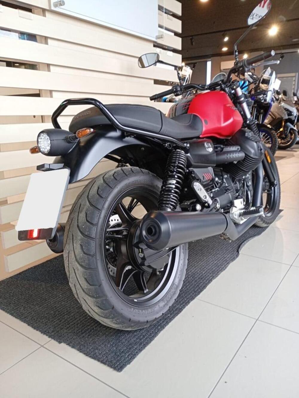 Moto Guzzi V7 Stone (2021 - 24) (6)
