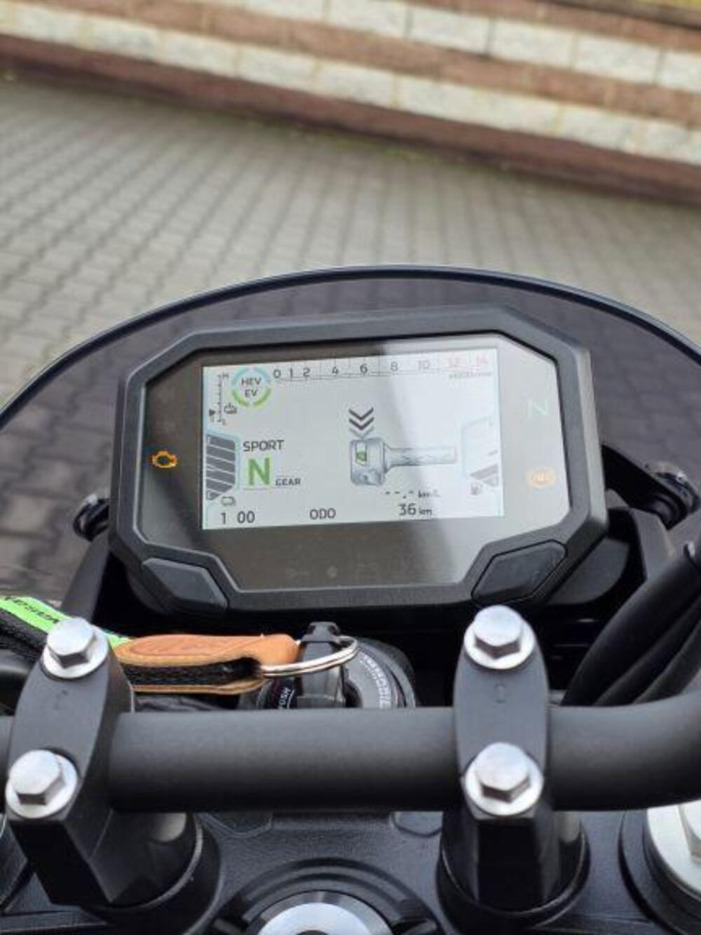 Kawasaki Z7 Hybrid (2024 - 25) (7)