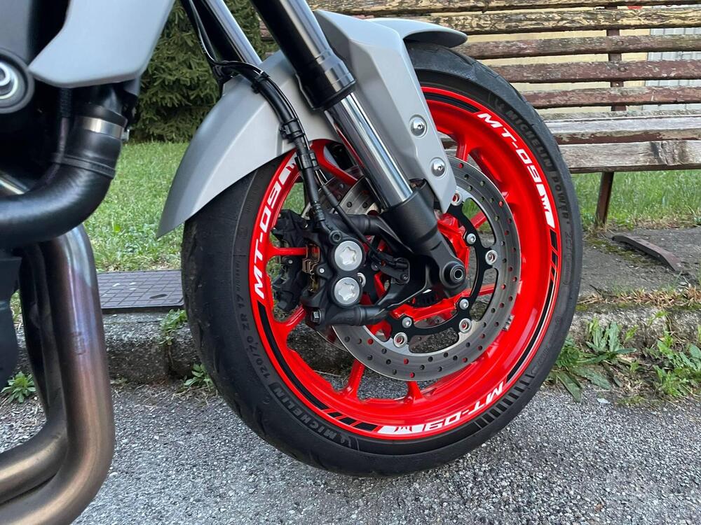 Yamaha MT-09 (2017 - 20) (2)