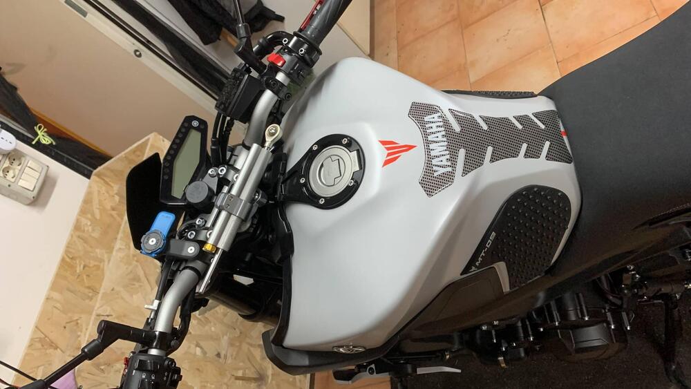 Yamaha MT-09 (2017 - 20) (6)