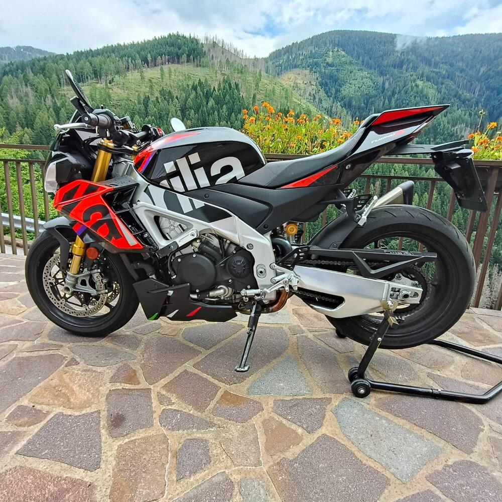 Aprilia Tuono V4 Factory (2021 - 24) (2)