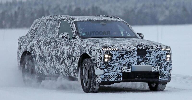 Il futuro di Rolls-Royce &egrave; elettrico: spunta il nuovo maxi SUV EV