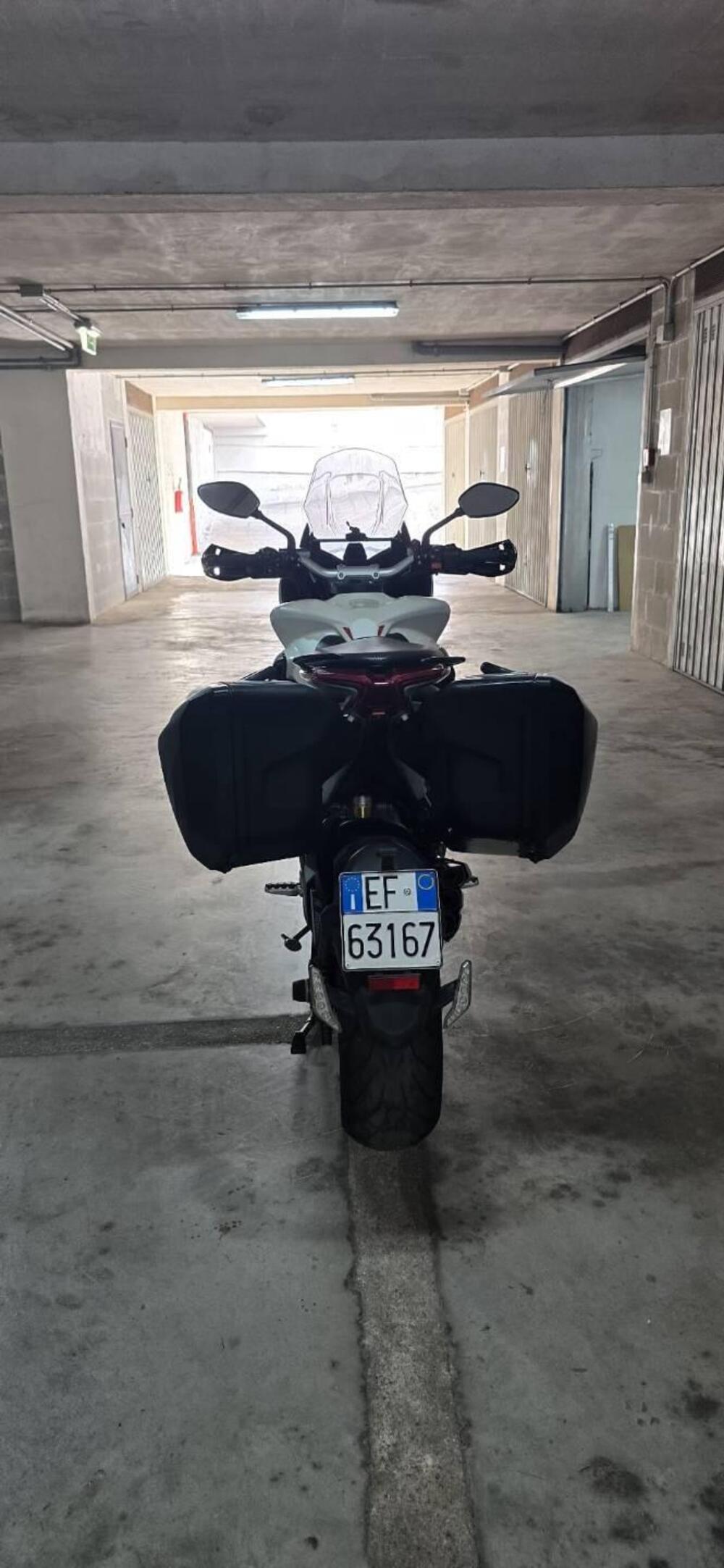 MV Agusta Turismo Veloce 800 Lusso (2014 - 16) (2)