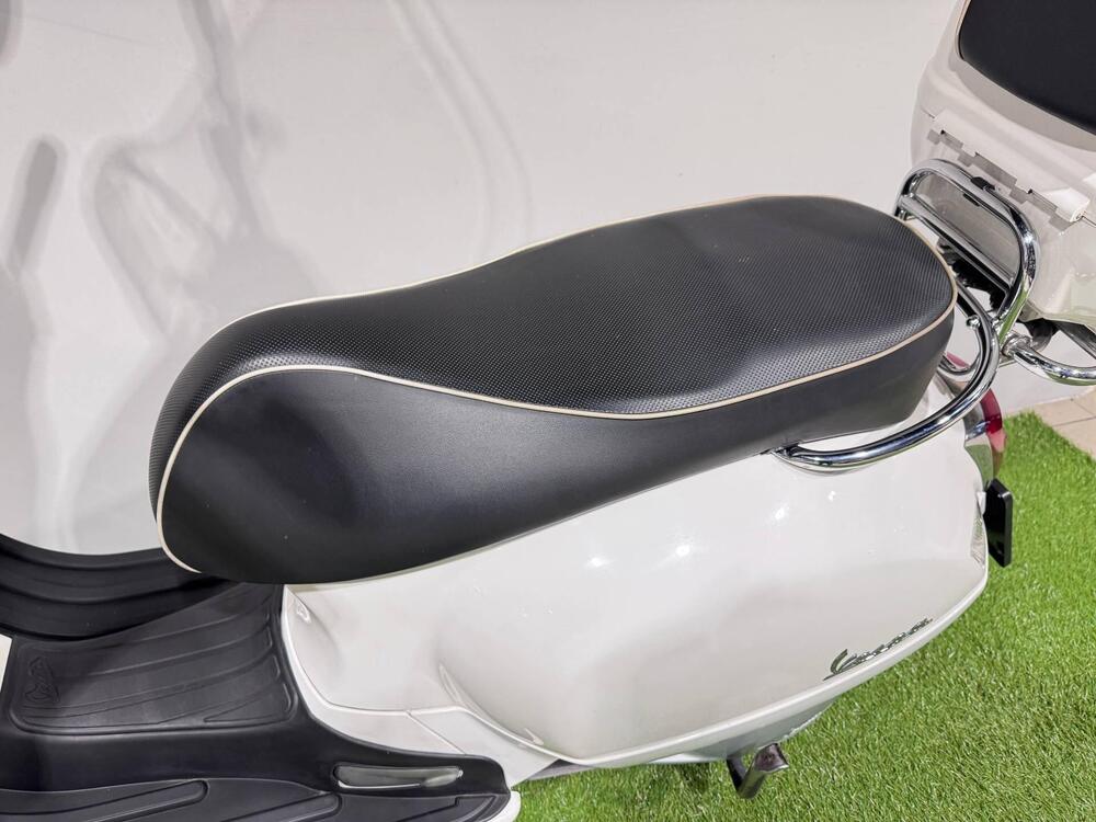 Vespa GTS 300 Super Hpe (2018 - 19) (4)