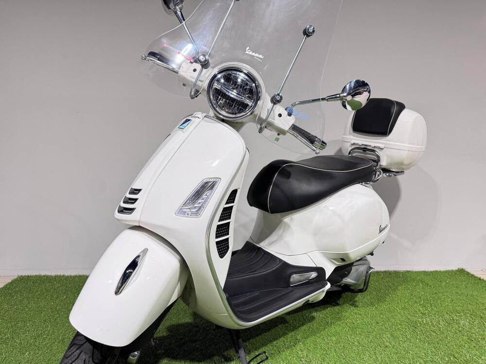 Vespa GTS 300 Super Hpe (2018 - 19) (2)