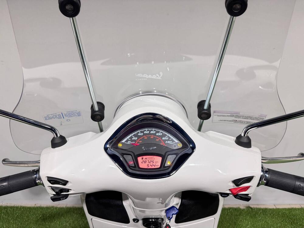 Vespa GTS 300 Super Hpe (2018 - 19) (5)