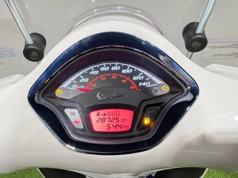 Vespa GTS 300 Super Hpe (2018 - 19) (6)