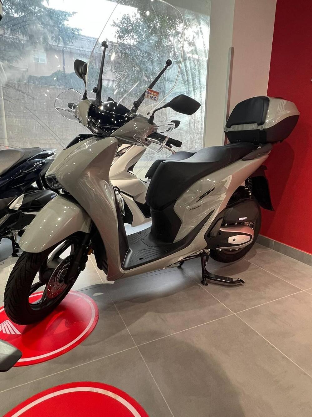 Honda SH 150i (2024 - 25) (3)