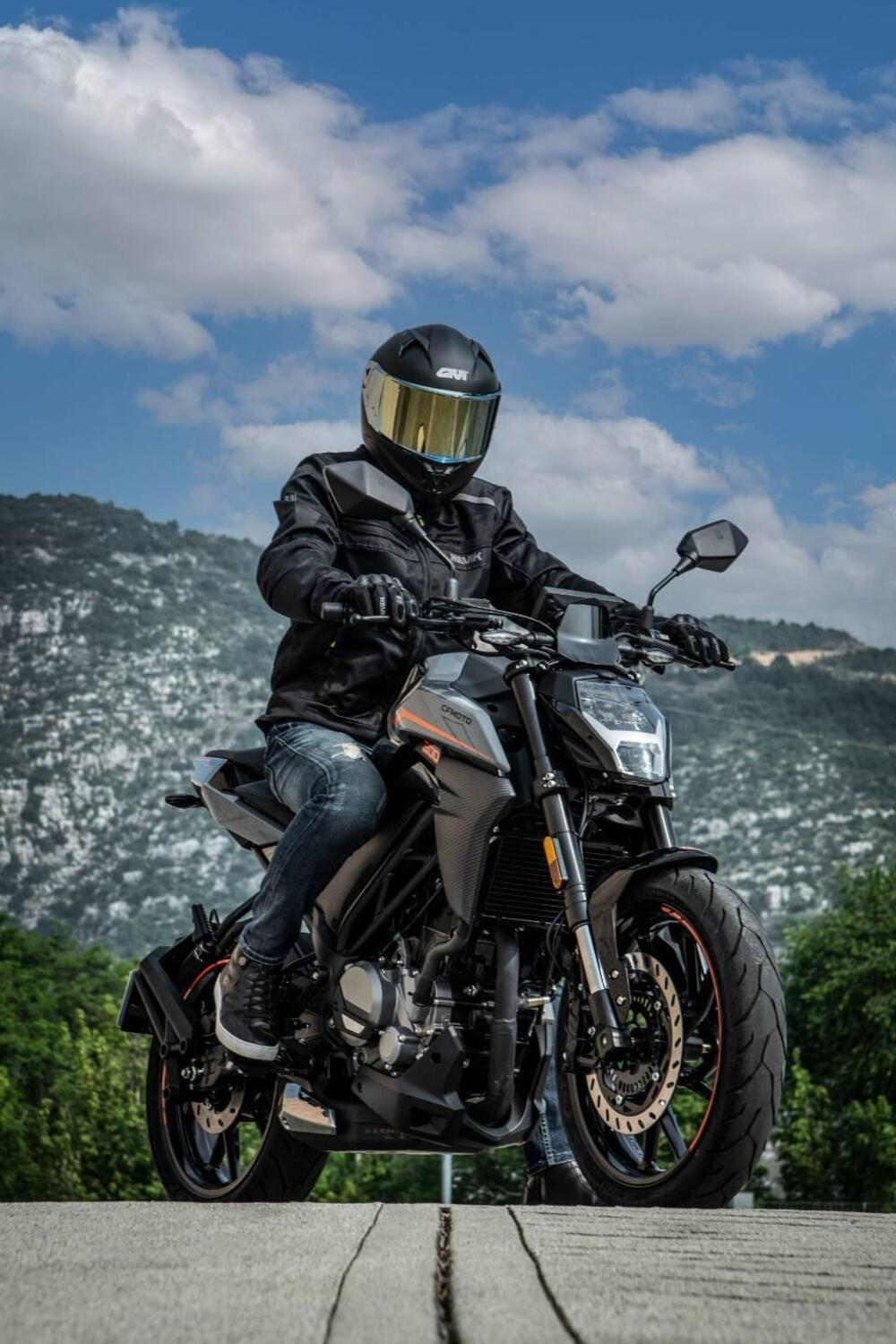 CFMOTO 300NK (2021 - 26) (9)