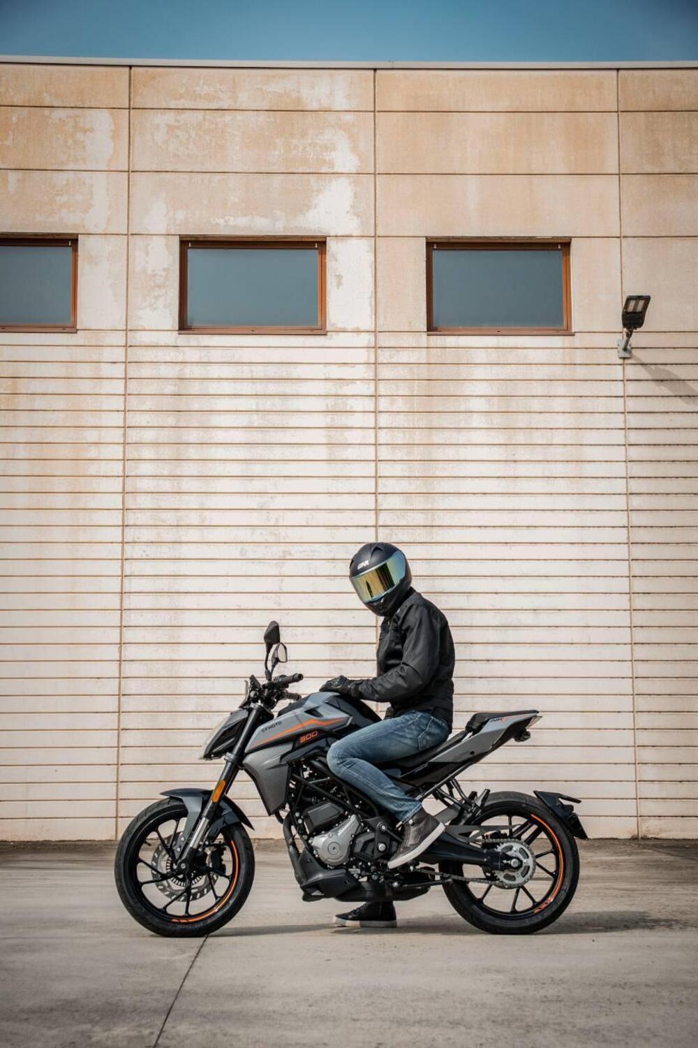 CFMOTO 300NK (2021 - 26) (10)