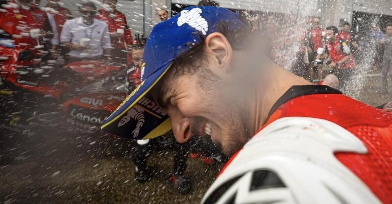 MotoGP 2026. Pecco Bagnaia a cuore aperto: "Mi sono sentito un outsider. Ho vissuto la 'gabbia dei matti'. Marquez? Il rapporto &egrave; ottimo" [VIDEO]