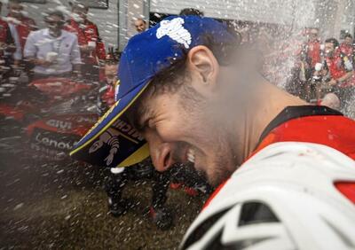 MotoGP 2026. Pecco Bagnaia a cuore aperto: Mi sono sentito un outsider. Ho vissuto la 'gabbia dei matti'. Marquez? Il rapporto è ottimo [VIDEO]