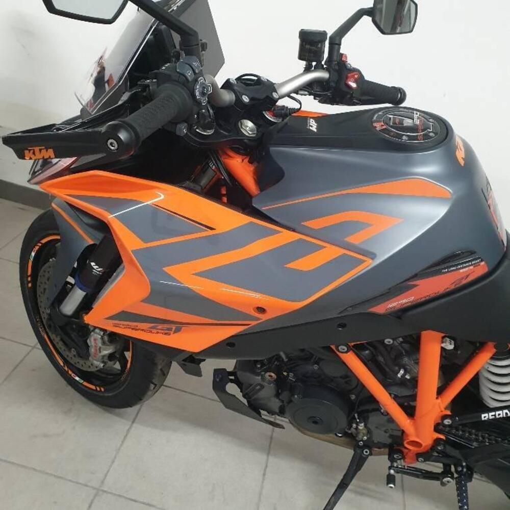 KTM 1290 Super Duke GT (2022 - 25) (2)