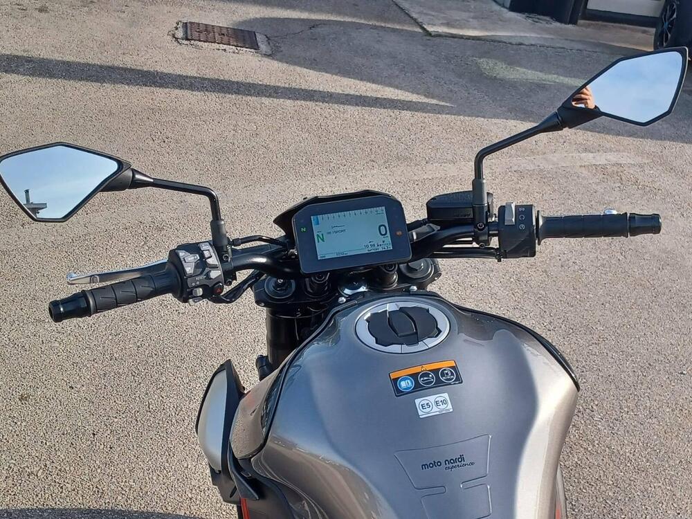 Kawasaki Z 900 (2025 - 26) (8)